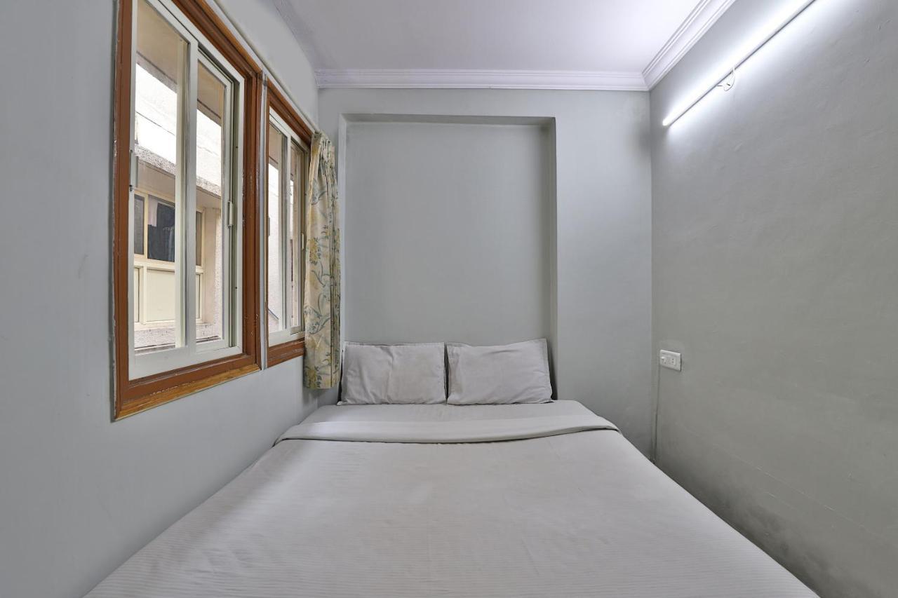 Spot On Hotel Decent Ānand Eksteriør billede